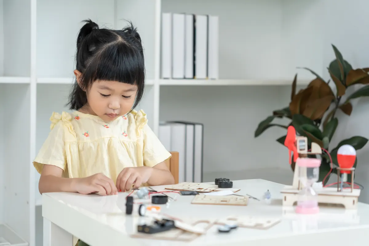 STEM toy marketing agency: electronic Activity Kit, STEM science toy, child learn electrical processes through hand on experience without screen time, emotional intelligence, intellectual intelligence, executive function.